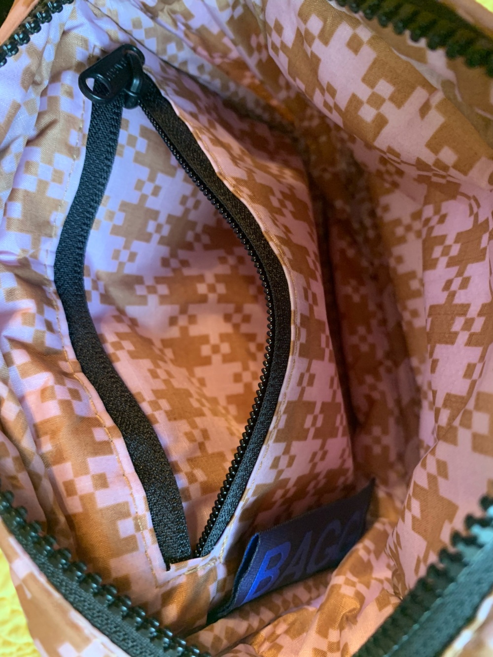 BAGGU puffy Fanny pack - Picture 3 of 3
